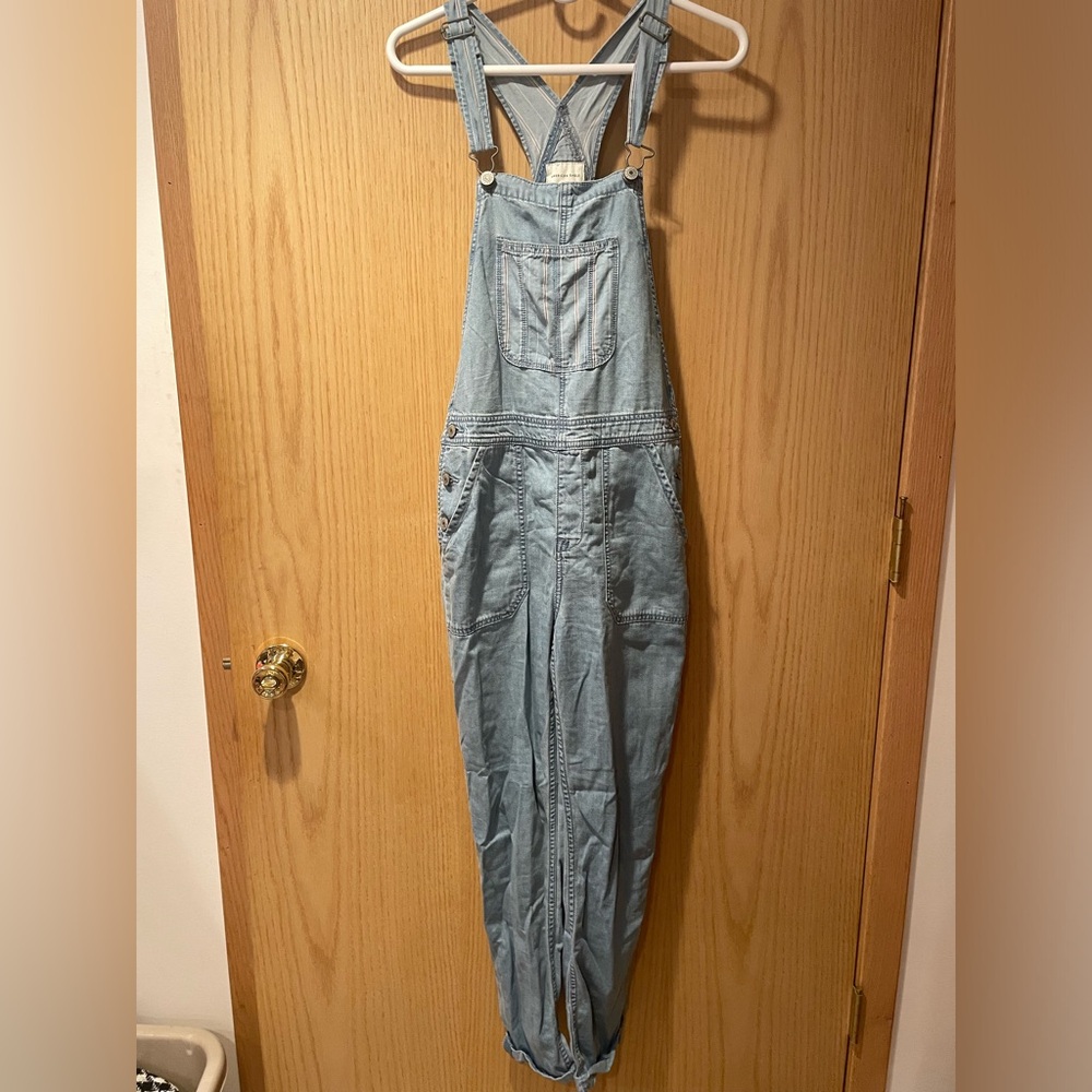 American Eagle Light-wash Chambray Tomgirl Overalls Size Small